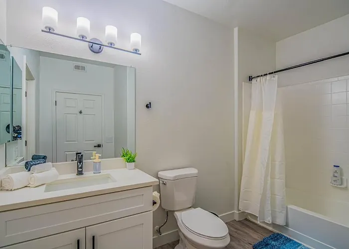 Amiable 2bd King Bed With Pool, Hot Tub, Gym, Parking Apartment Glendale