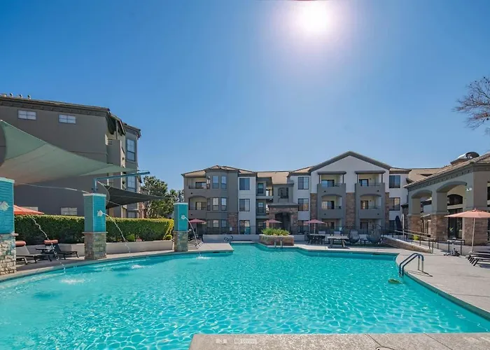 Amiable 2bd King Bed With Pool, Hot Tub, Gym, Parking Glendale