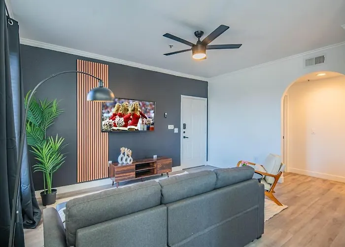 Amiable 2bd King Bed With Pool, Hot Tub, Gym, Parking Apartment Glendale