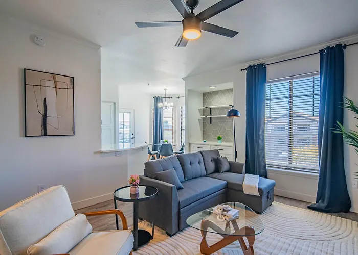 Amiable 2bd King Bed With Pool, Hot Tub, Gym, Parking Apartment Glendale