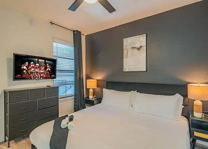 Apartment Amiable 2bd King Bed With Pool, Hot Tub, Gym, Parking