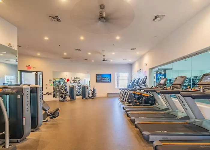 Apartment Amiable 2bd King Bed With Pool, Hot Tub, Gym, Parking Glendale