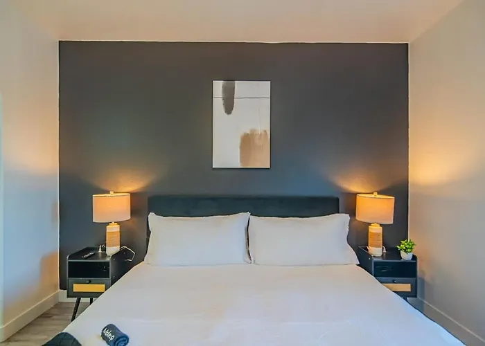 Apartment Amiable 2bd King Bed With Pool, Hot Tub, Gym, Parking *