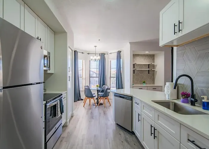 Amiable 2bd King Bed With Pool, Hot Tub, Gym, Parking Glendale