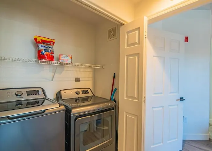 Amiable 2bd King Bed With Pool, Hot Tub, Gym, Parking * Glendale