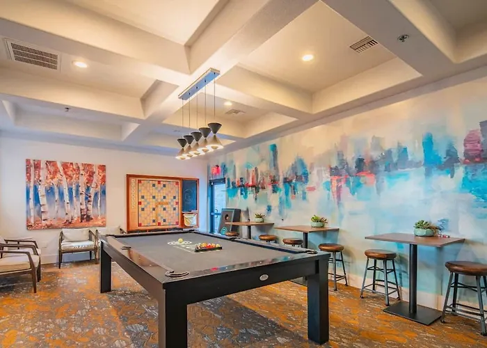 Amiable 2bd King Bed With Pool, Hot Tub, Gym, Parking
